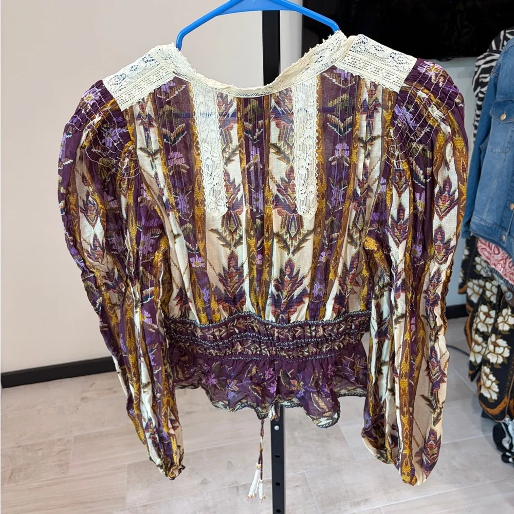 Farm Rio: Sand Embroidered Tapestry Long
Sleeve Blouse - Picture 5 of 10